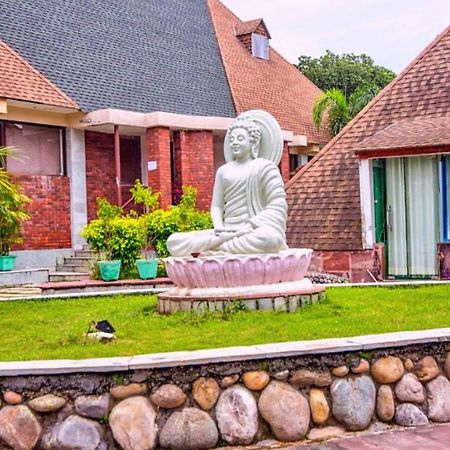 Pyramid Home Divine - A Wellness Resort เดห์ราดุน ภายนอก รูปภาพ